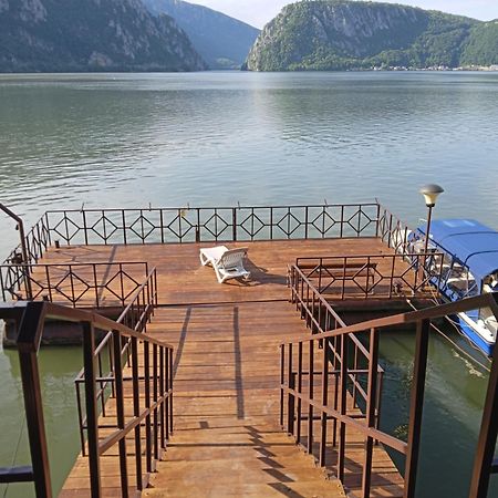 Casa Bobo Dubova Villa Exterior photo