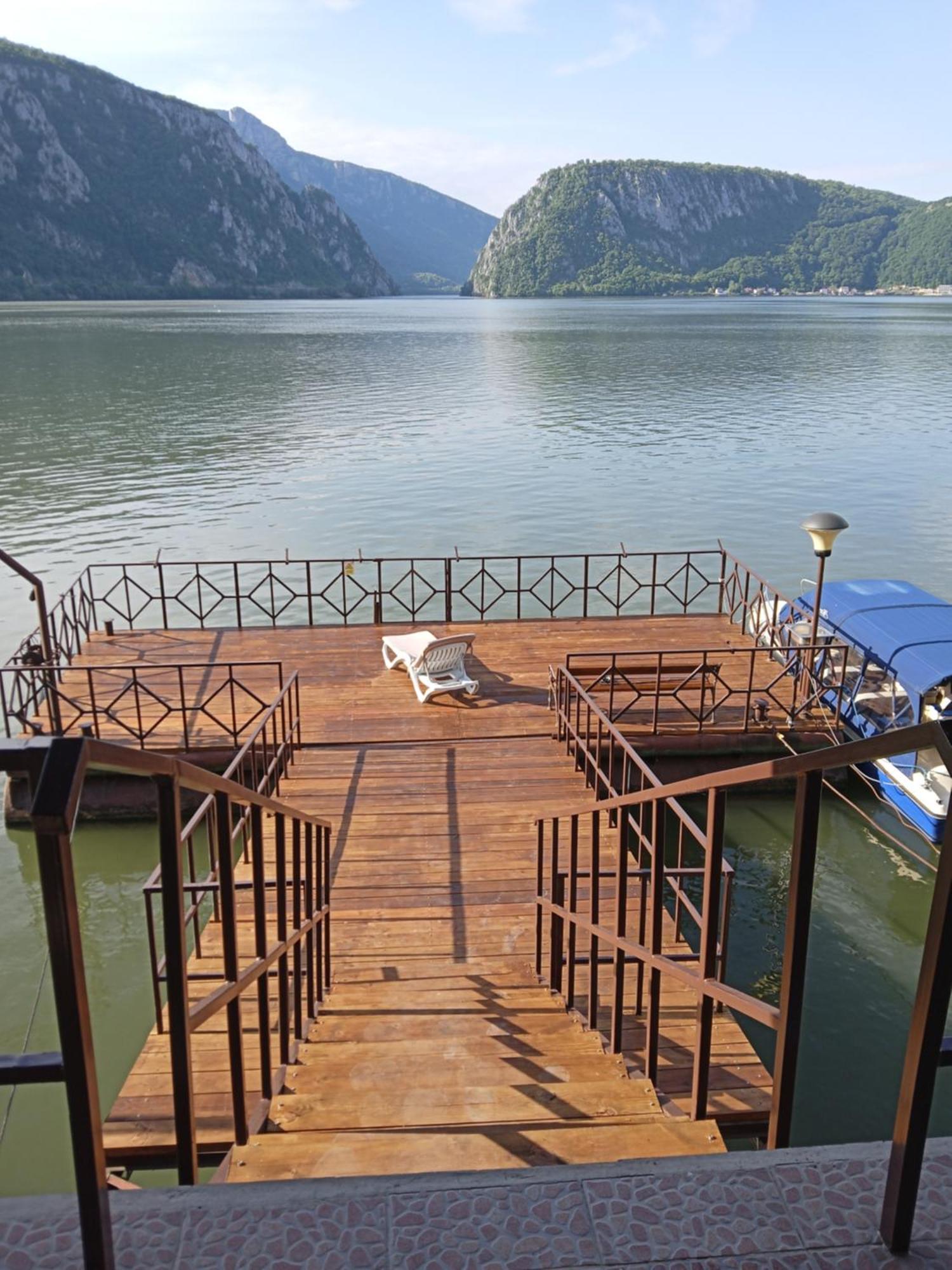 Casa Bobo Dubova Villa Exterior photo